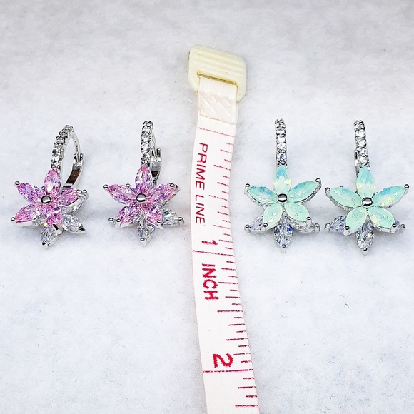 🎀Lovely Romantic White Gold Flower Earrings - Picture 5 of 8